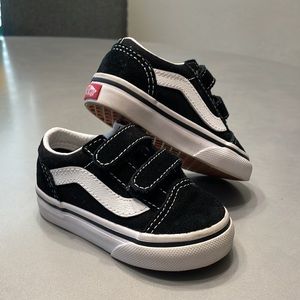 Toddler black and white Vans 4.5 Toddler